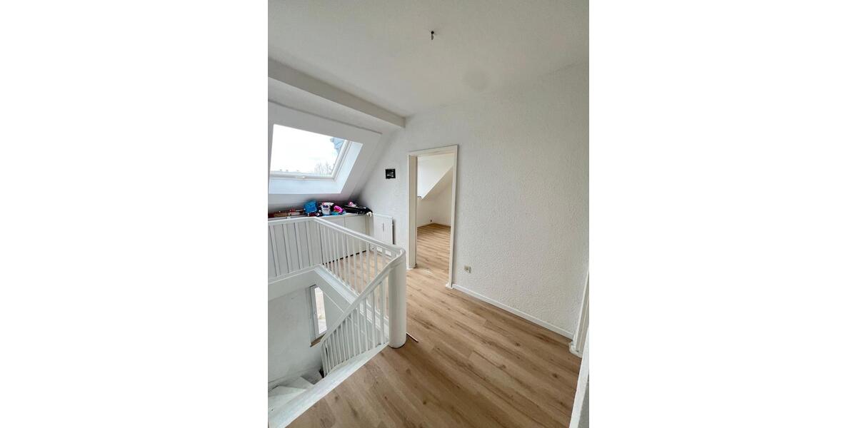Dachgeschoßwohnung Wesseling - 3.5 Zimmer, 87 m&sup2;, 1.550&euro; | Angebot:25875953