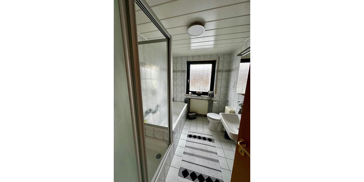 Dachgeschoßwohnung Wachtberg - 4 Zimmer, 106 m&sup2;, 1.085&euro; | Angebot:26030192