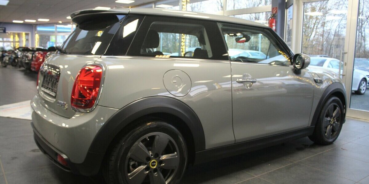 Mini Cooper SE Essential Trim 6.970 km 16.980 &euro; Euskirchen 53881