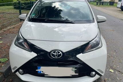 Toyota Aygo (X) 88.000 km 8.200 &euro; Niederkassel 53859