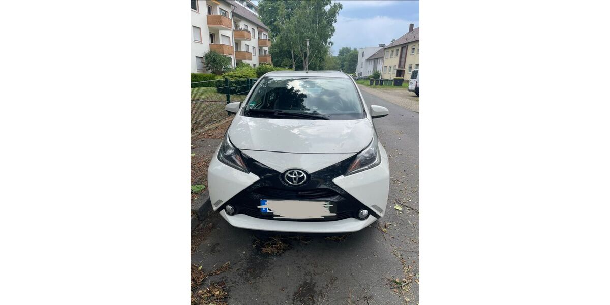 Toyota Aygo (X) 88.000 km 8.200 &euro; Niederkassel 53859