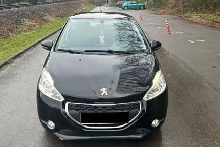 Peugeot 208 141.500 km 4.350 &euro; Düren 52351