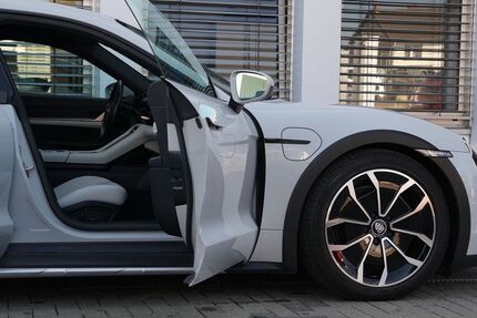 Porsche Taycan 33.000 km 72.500 &euro; Hürth (bei Köln) 50354
