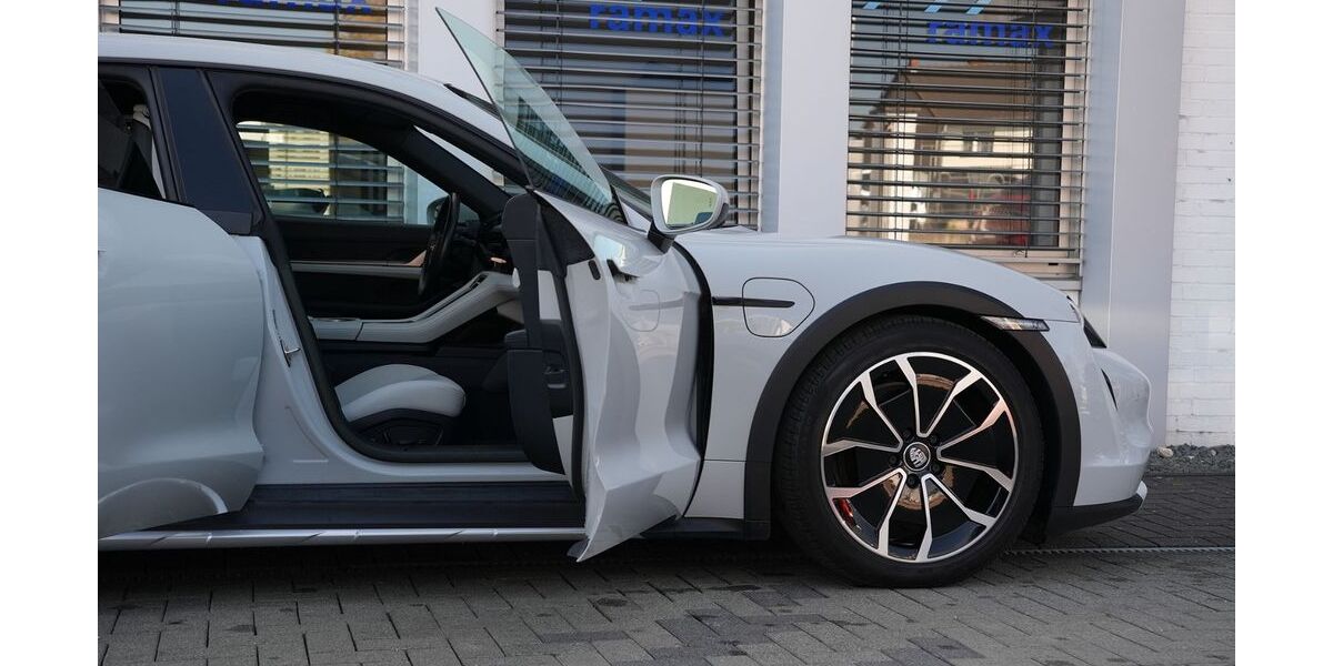 Porsche Taycan 33.000 km 72.500 &euro; Hürth (bei Köln) 50354