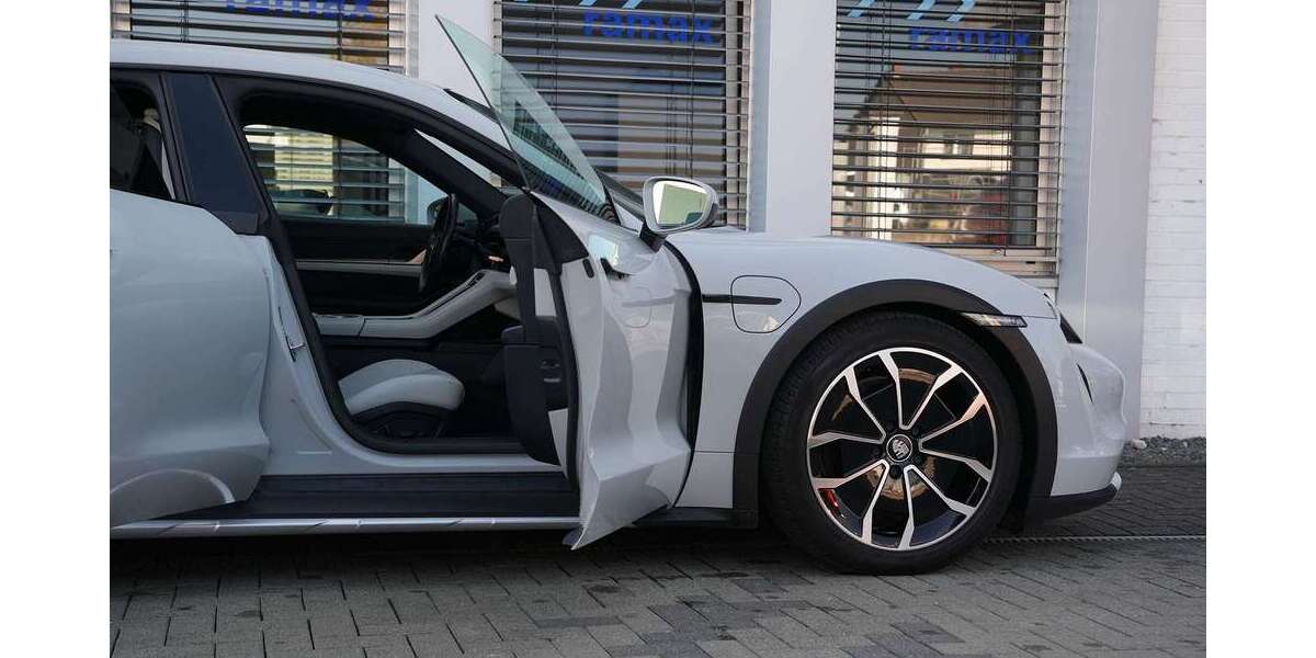 Porsche Taycan 33.700 km 73.500 &euro; Hürth (bei Köln) 50354