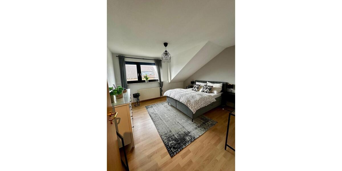 Dachgeschoßwohnung Wachtberg - 4 Zimmer, 106 m&sup2;, 1.085&euro; | Angebot:26030192