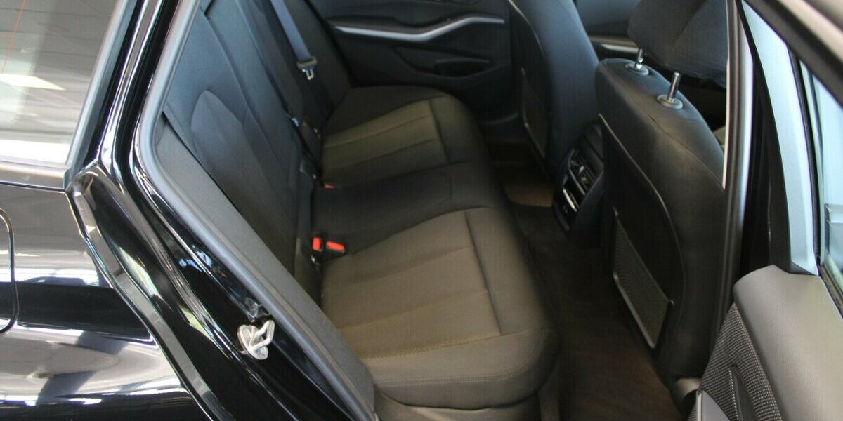 BMW 318 318d Touring Aut. Advantage 97.827 km 22.980 &euro; Euskirchen 53881