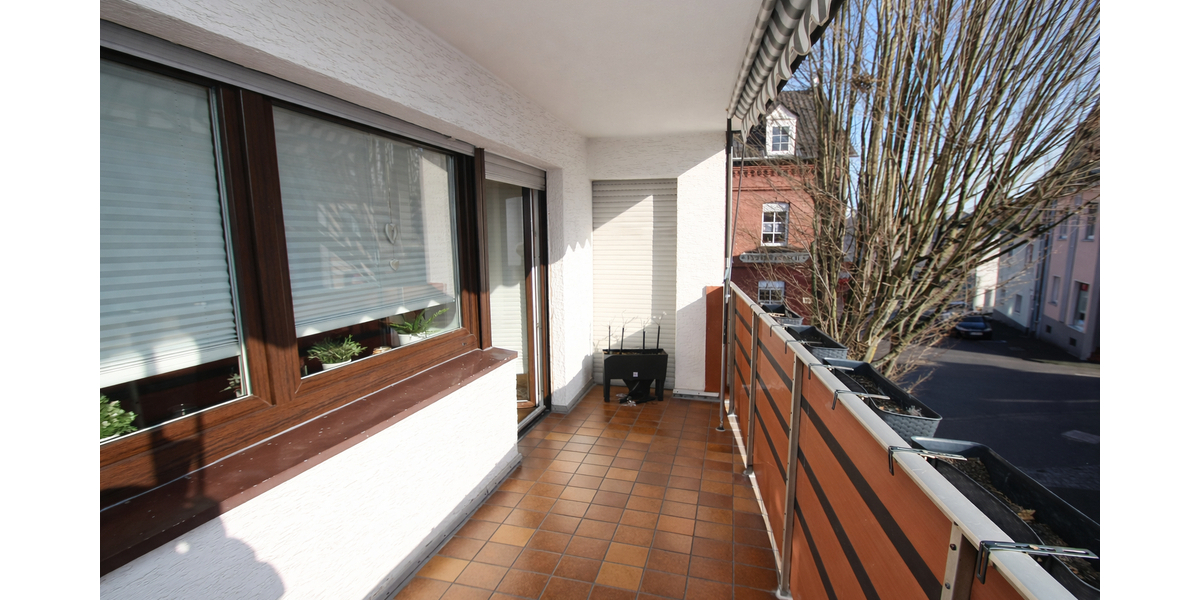 Mit 3D: Mehrfamilienhaus 4 Einheiten (2 Wg. frei) + 4 Garagen – Potenzial bis ca. 40.000 EUR p.a. - Mehrfamilienhaus, Wohnhaus Brühl | Angebot:26001821