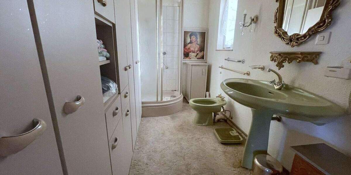 Einfamilienhaus Königswinter Berghausen - 3 Zimmer, 110 m&sup2;, 300.000&euro; | Angebot:25678109