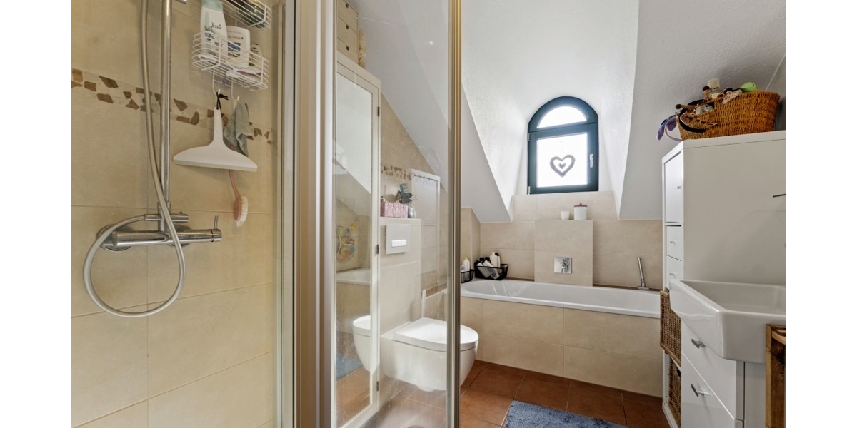 Nachhaltiges Anwesen mit top Energiewerten, Reitanlage und Platz für mehrere Generationen! - Mehrfamilienhaus, Wohnhaus Königswinter | Angebot:21578876