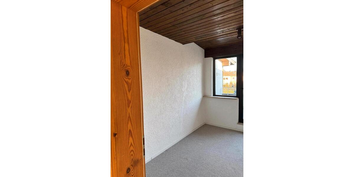 Dachgeschoßwohnung Königswinter - 3 Zimmer, 130 m&sup2;, 1.000&euro; | Angebot:25920056
