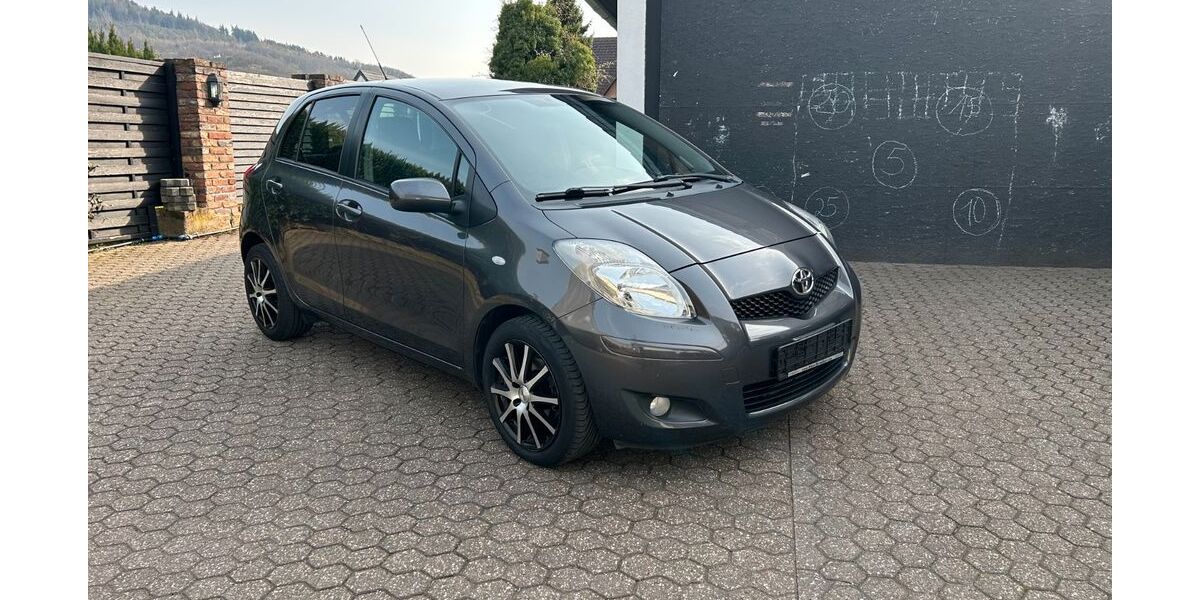Toyota Yaris 167.094 km 3.899 &euro; Kreuzau 52372