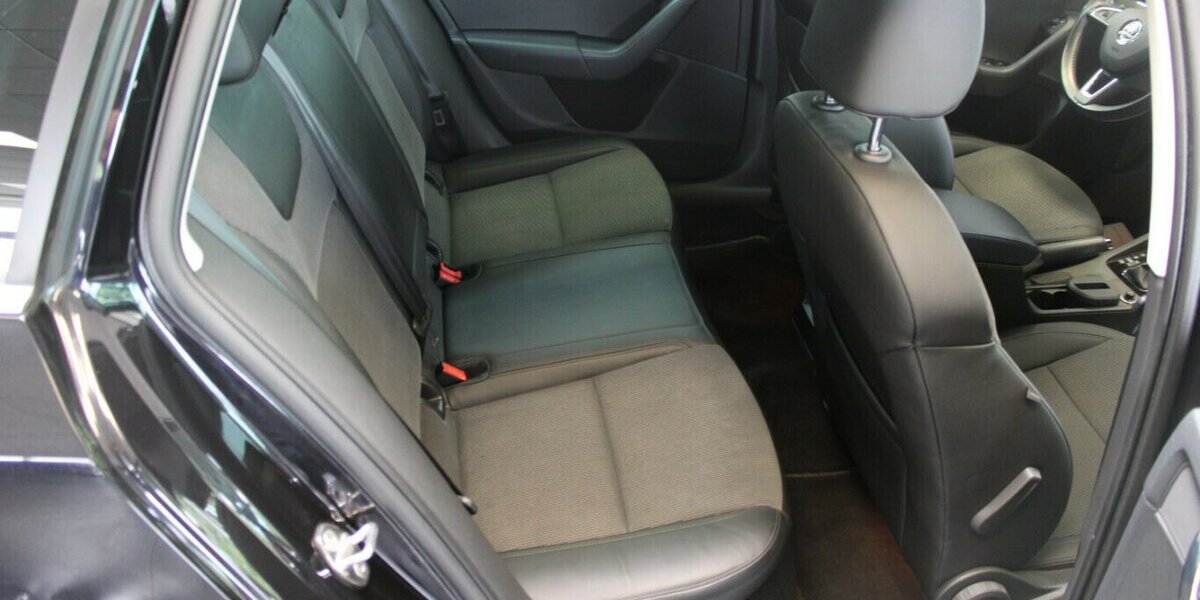 Skoda Octavia Combi 2.0 TSI DSG Style 116.742 km 16.980 &euro; Euskirchen 53881