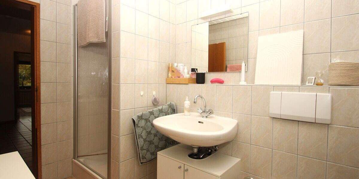 Etagenwohnung Königswinter Ittenbach - 2 Zimmer, 74 m&sup2;, 209.000&euro; | Angebot:25697238