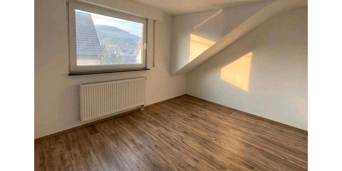 Dachgeschoßwohnung Bad Neuenahr-Ahrweiler Ahrweiler - 3 Zimmer, 80 m&sup2;, 860&euro; | Angebot:26040615