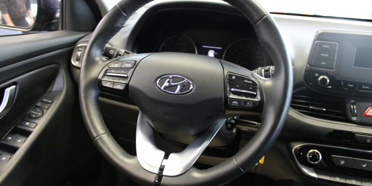 Hyundai i30 Kombi 1.0 T-GDI DCT Select 42.180 km 16.980 &euro; Euskirchen 53881