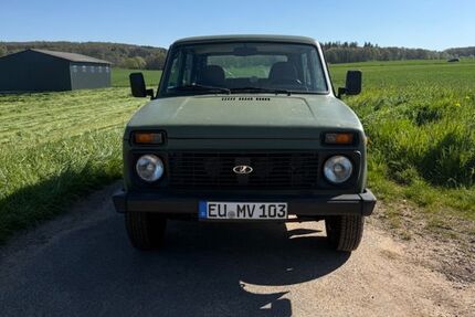 Lada Niva 65.500 km 4.700 &euro; Euskirchen 53881