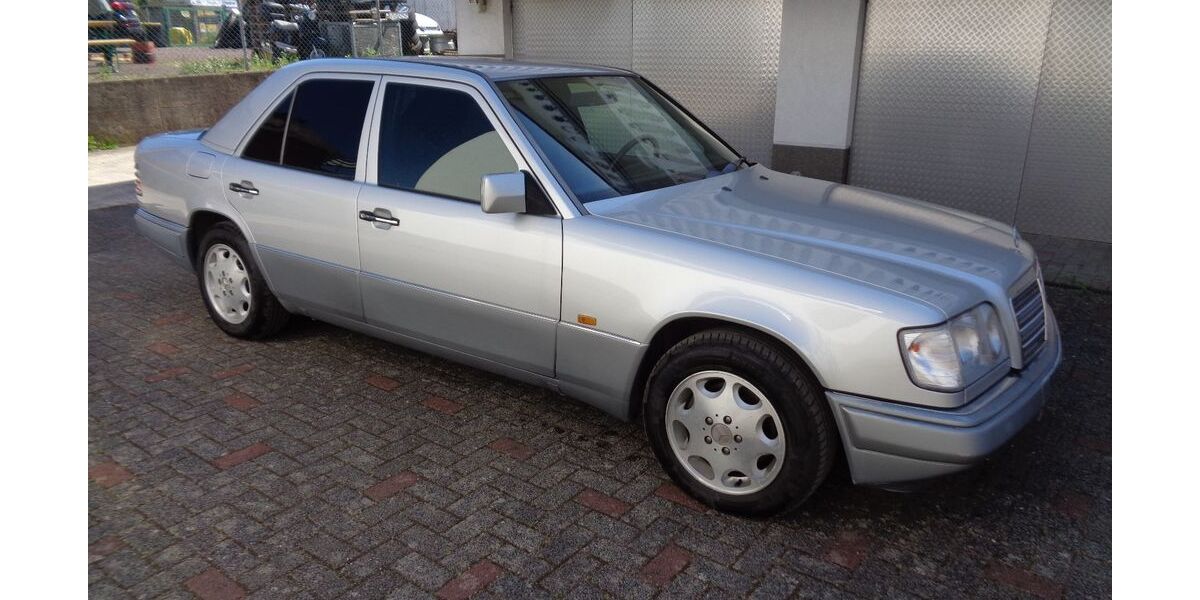 Mercedes-Benz E 280 95.469 km 19.900 &euro; Hürth 50354