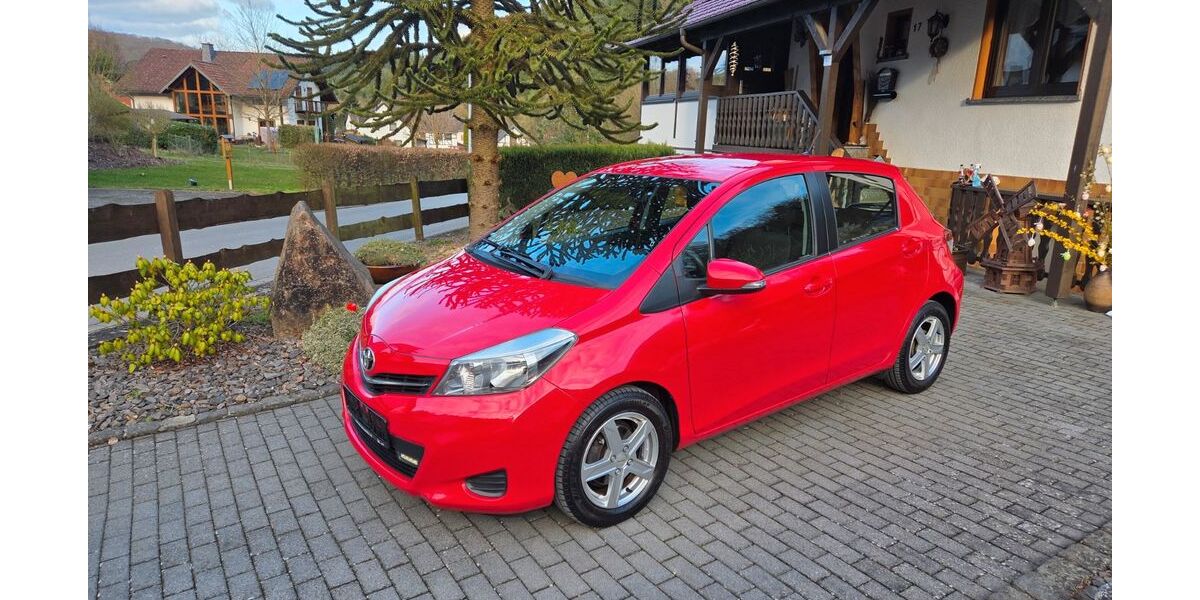 Toyota Yaris 141.800 km 6.200 &euro; Dümpelfeld 53520