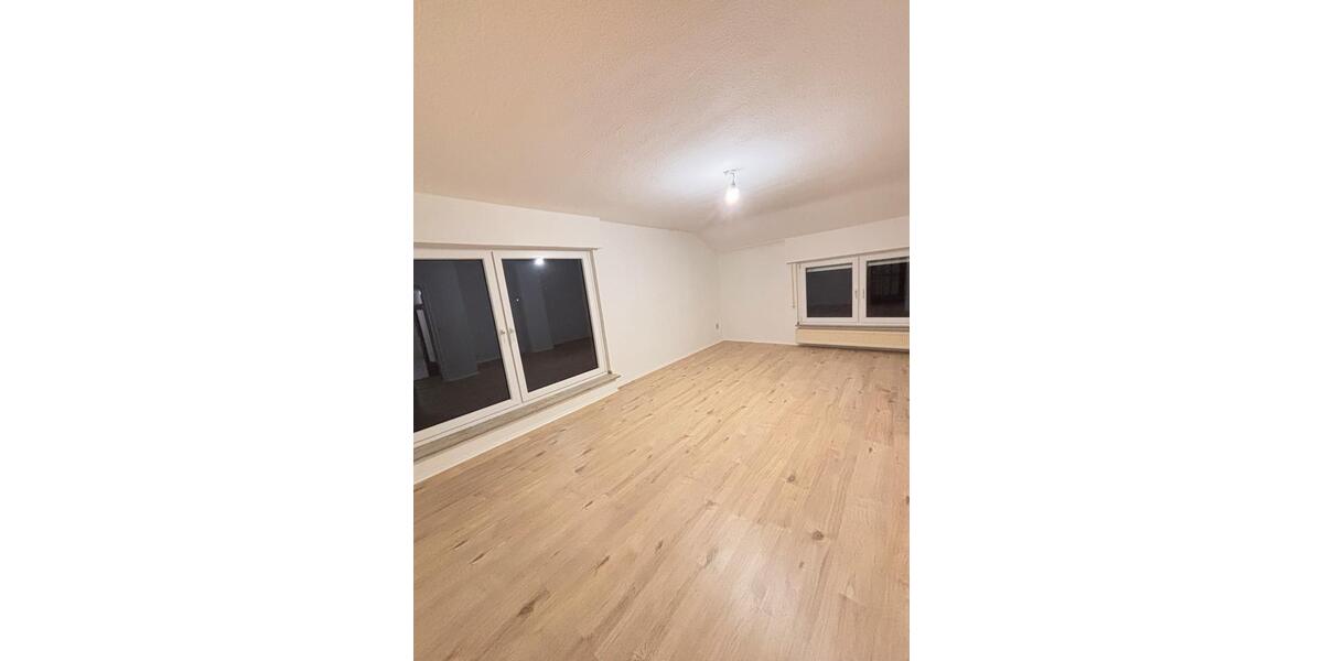 Dachgeschoßwohnung Düren Rölsdorf - 6 Zimmer, 125 m&sup2;, 1.650&euro; | Angebot:25562429