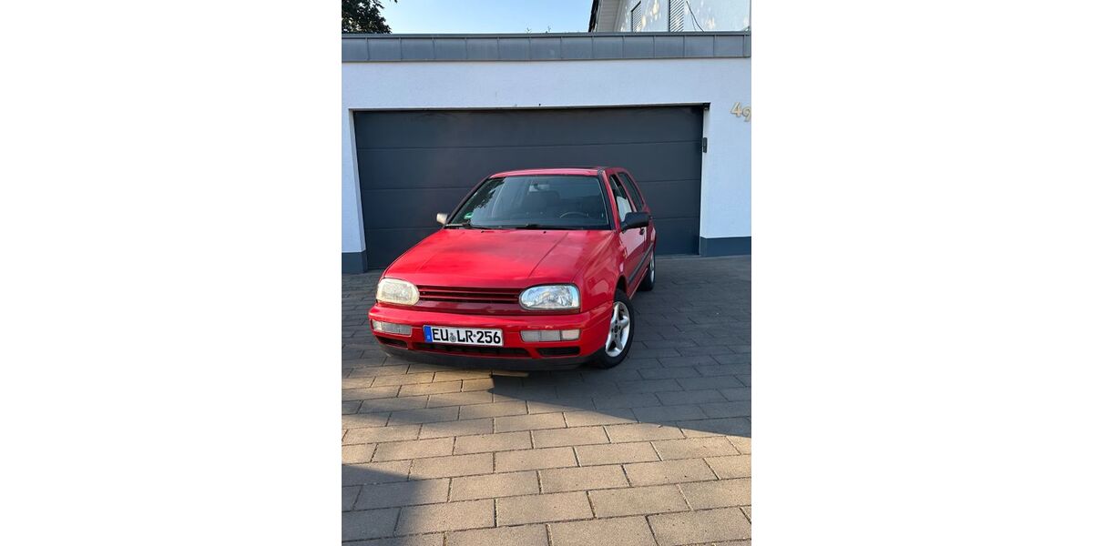 VW Golf 97.000 km 2.100 &euro; Euskirchen 53881