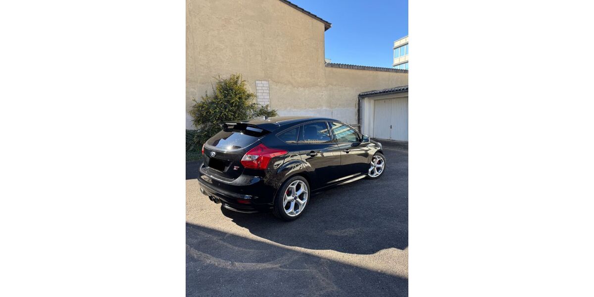 Ford Focus 161.496 km 9.850 &euro; Bonn 53127