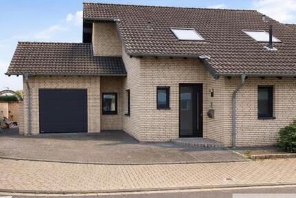 Haus Kerpen - 4 Zimmer, 145 m&sup2;, 2.030&euro; | Angebot:24838738