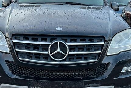 Mercedes-Benz ML 300 402.000 km 4.190 &euro; Düren 52351