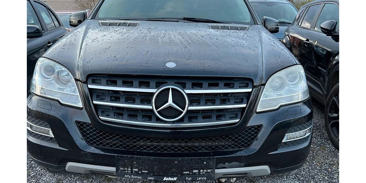 Mercedes-Benz ML 300 402.000 km 4.190 &euro; Düren 52351