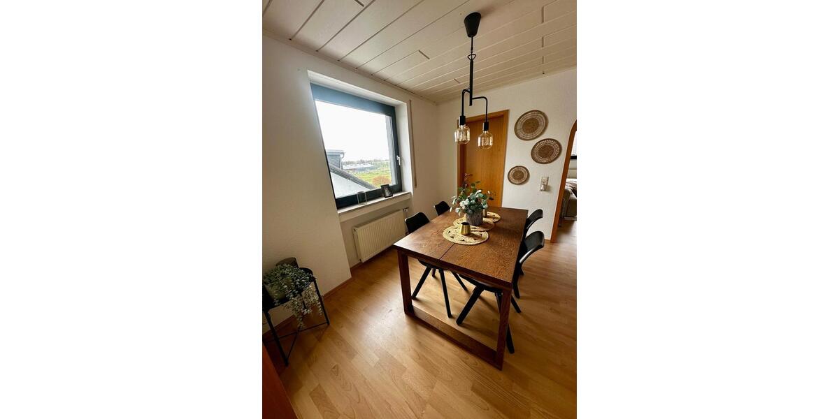 Dachgeschoßwohnung Wachtberg - 4 Zimmer, 106 m&sup2;, 1.085&euro; | Angebot:26030192