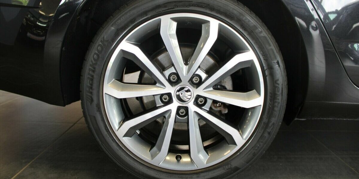 Skoda Octavia Combi 2.0 TSI DSG Style 116.742 km 16.980 &euro; Euskirchen 53881