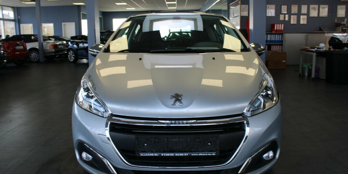 Peugeot 208 1.2 PureTech 82 Style - Panorama - 5-Türig - 89.226 km 8.980 &euro; Euskirchen 53881