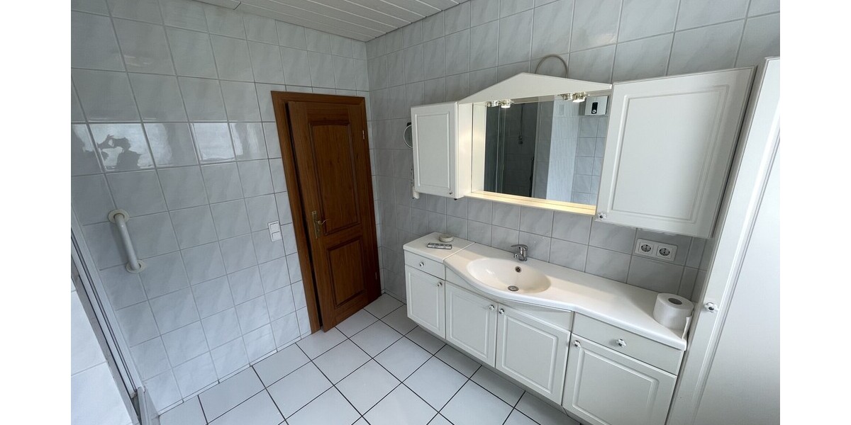 Großzügige Erdgeschosswohnung mit separatem Appartement in Ittenbach - Erdgeschoßwohnung Königswinter Ittenbach | Angebot:26067640