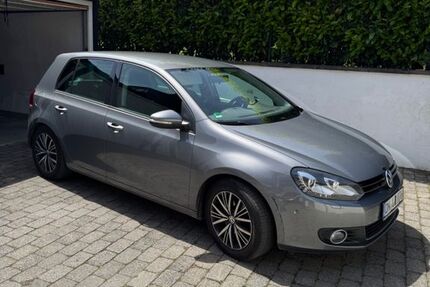 VW Golf 151.000 km 7.890 &euro; Düren 52353