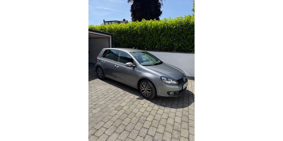 VW Golf 151.000 km 7.890 &euro; Düren 52353