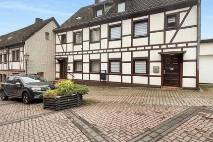 Haus Kall - 13 Zimmer, 260 m&sup2;, 450.000&euro; | Angebot:25179760