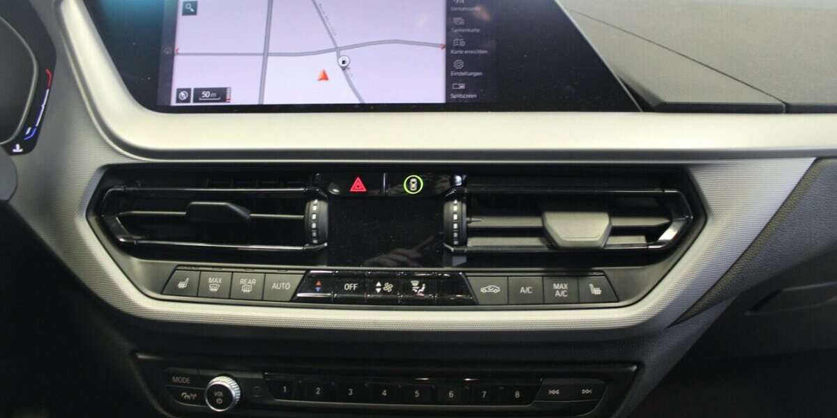 BMW 118d Advantage - LED - Panorama - 73.875 km 19.980 &euro; Euskirchen 53881