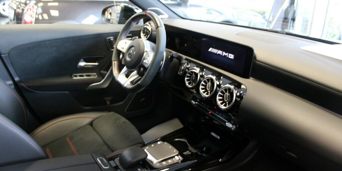 Mercedes-Benz A 45 AMG 4Matic + AMG Speedshift DCT 8G 36.341 km 43.980 &euro; Euskirchen 53881