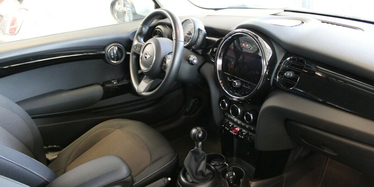 Mini Cooper Essential Trim 57.200 km 16.980 &euro; Euskirchen 53881