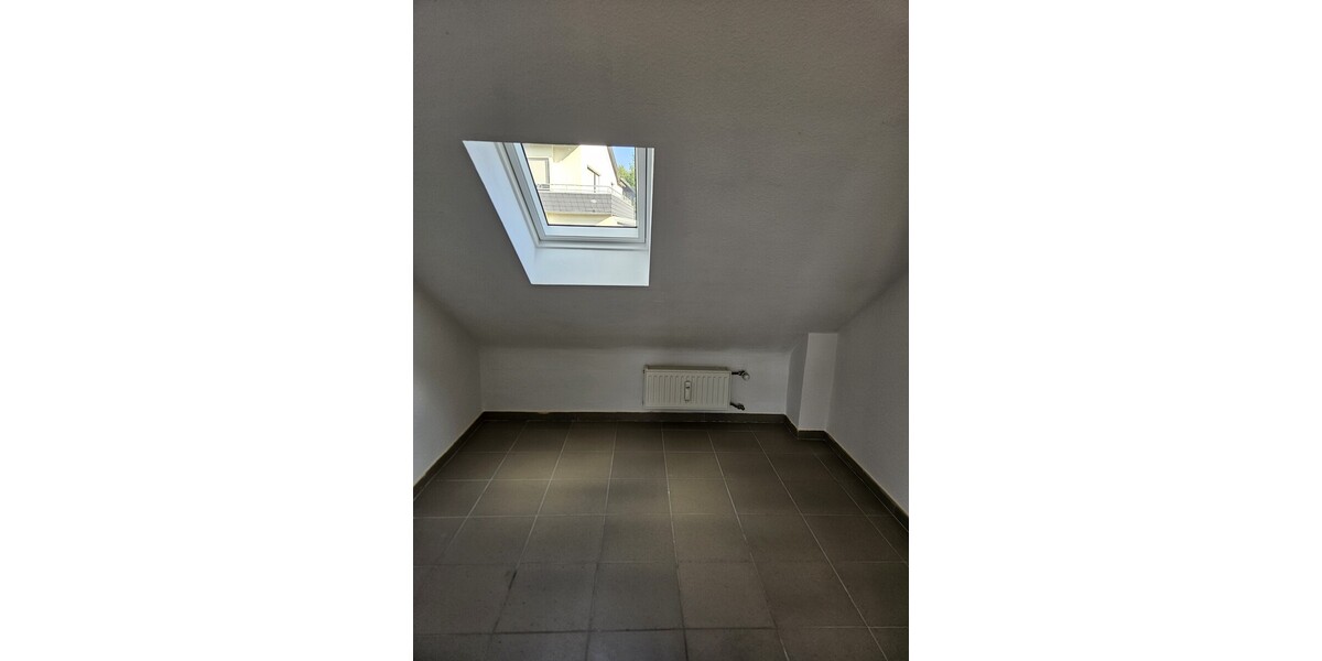 Moderne Dachgeschosswohnung in ruhiger Lage - Dachgeschoßwohnung Königswinter | Angebot:24863857