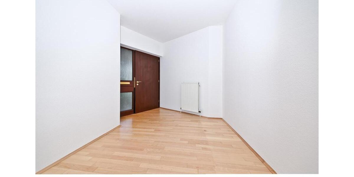 Erdgeschoßwohnung Bonn Bad Godesberg - 3 Zimmer, 151 m&sup2;, 2.280&euro; | Angebot:25807104