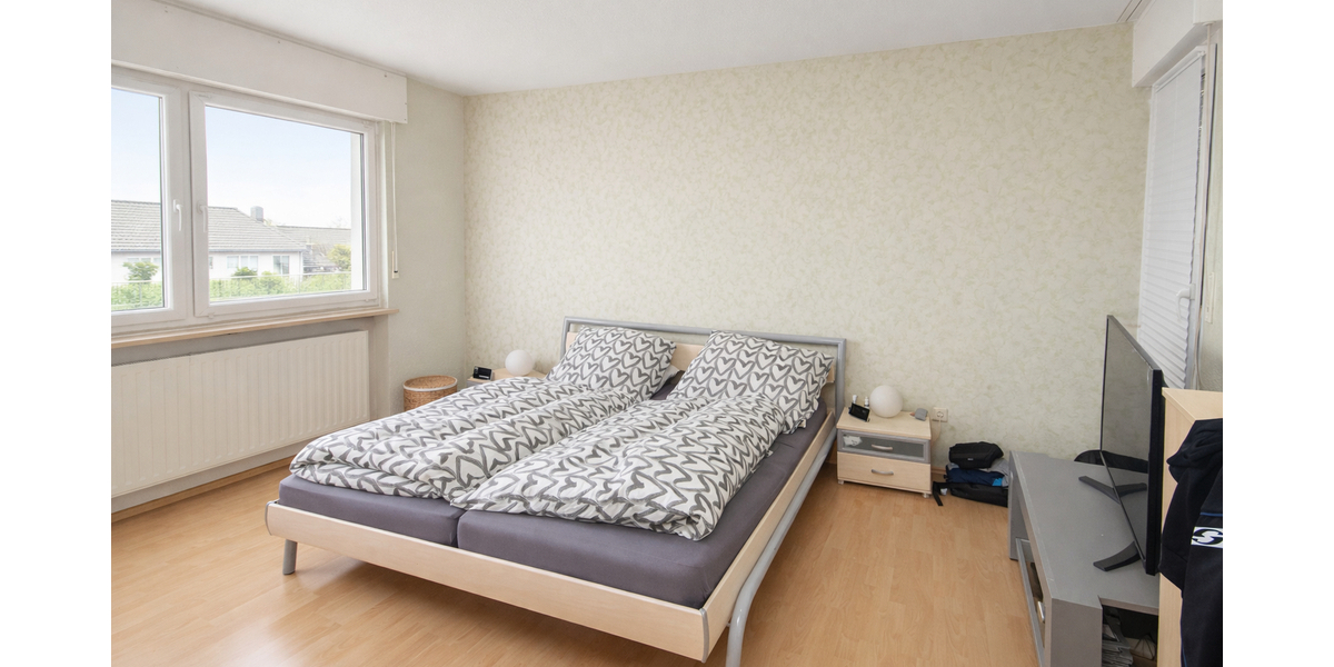 Mit 3D: Mehrfamilienhaus 4 Einheiten (2 Wg. frei) + 4 Garagen – Potenzial bis ca. 40.000 EUR p.a. - Mehrfamilienhaus, Wohnhaus Brühl | Angebot:26001821