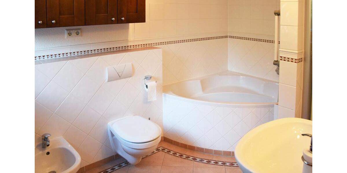 Maisonettenwohnung Bonn Hardtberg - 3.5 Zimmer, 126 m&sup2;, 1.700&euro; | Angebot:25974840