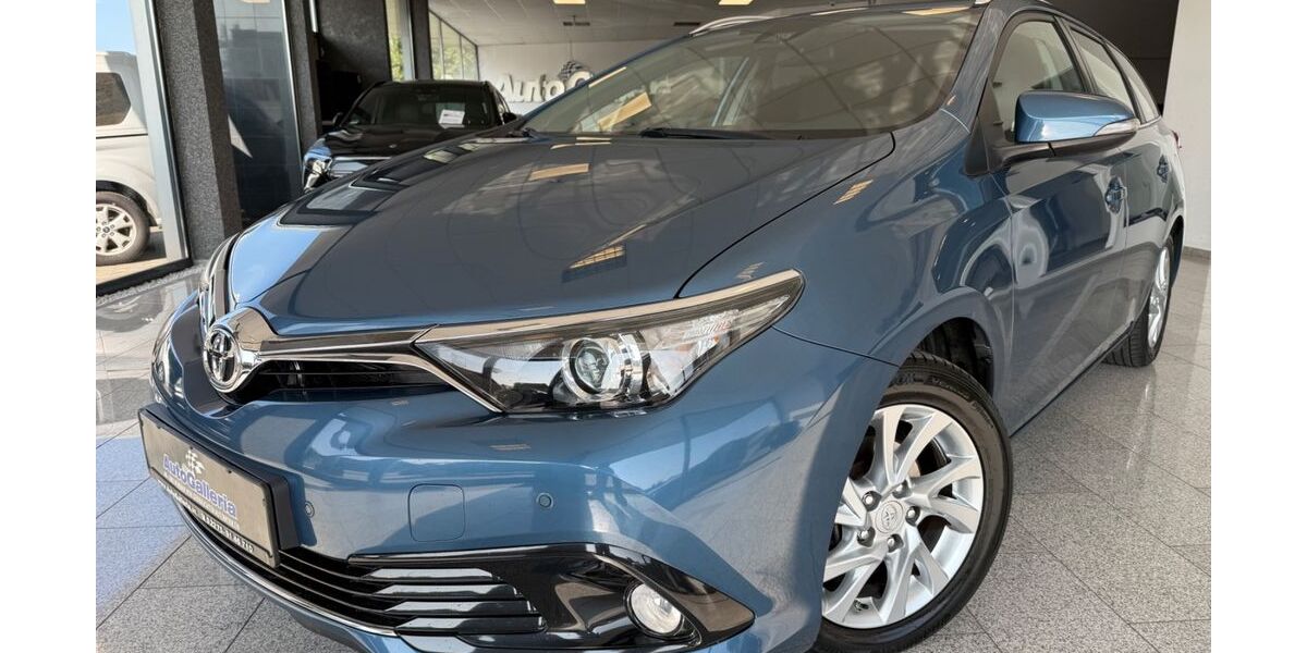 Toyota Auris 129.230 km 9.800 &euro; Golzheim 52399