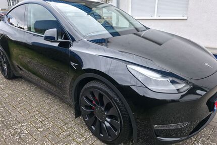 Tesla Model Y 21.798 km 42.900 &euro; Brühl 50321