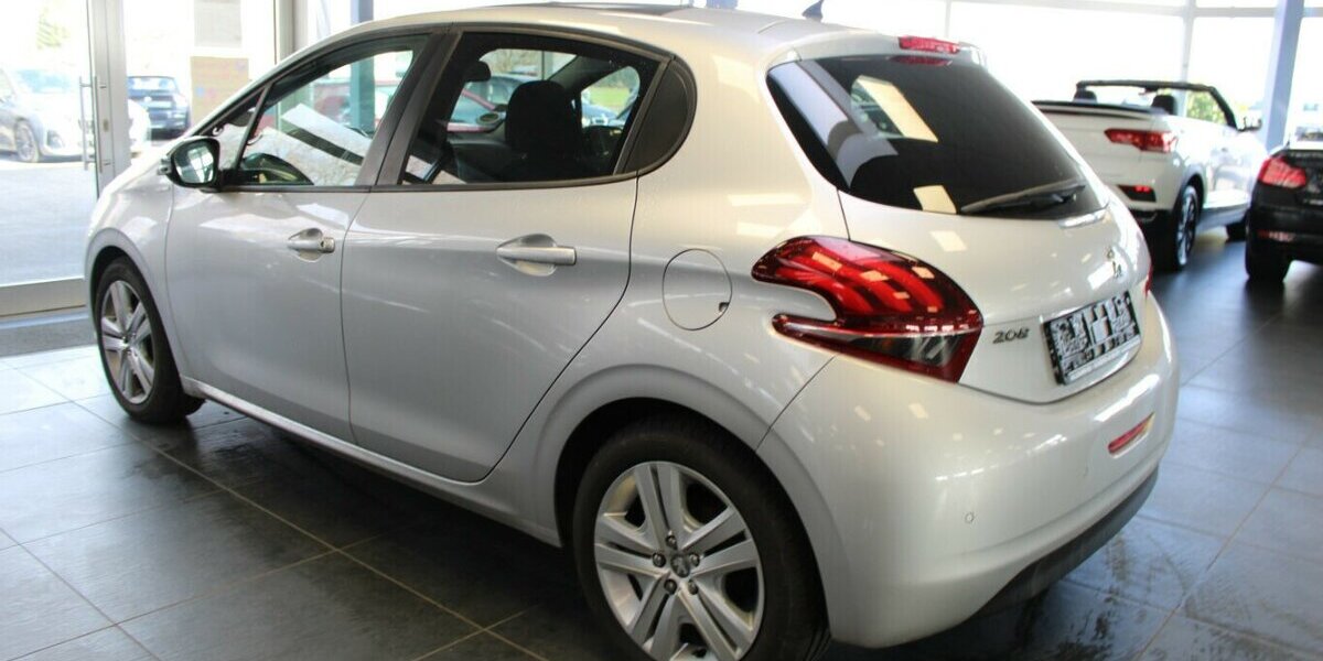 Peugeot 208 1.2 PureTech 82 Style - Panorama - 5-Türig - 89.226 km 8.980 &euro; Euskirchen 53881