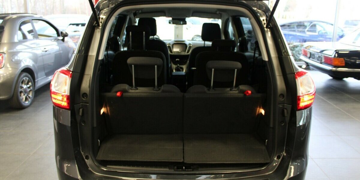 Ford Grand C-Max 1.0 EcoBoost Titanium - 7-Sitzer - 61.290 km 11.980 &euro; Euskirchen 53881