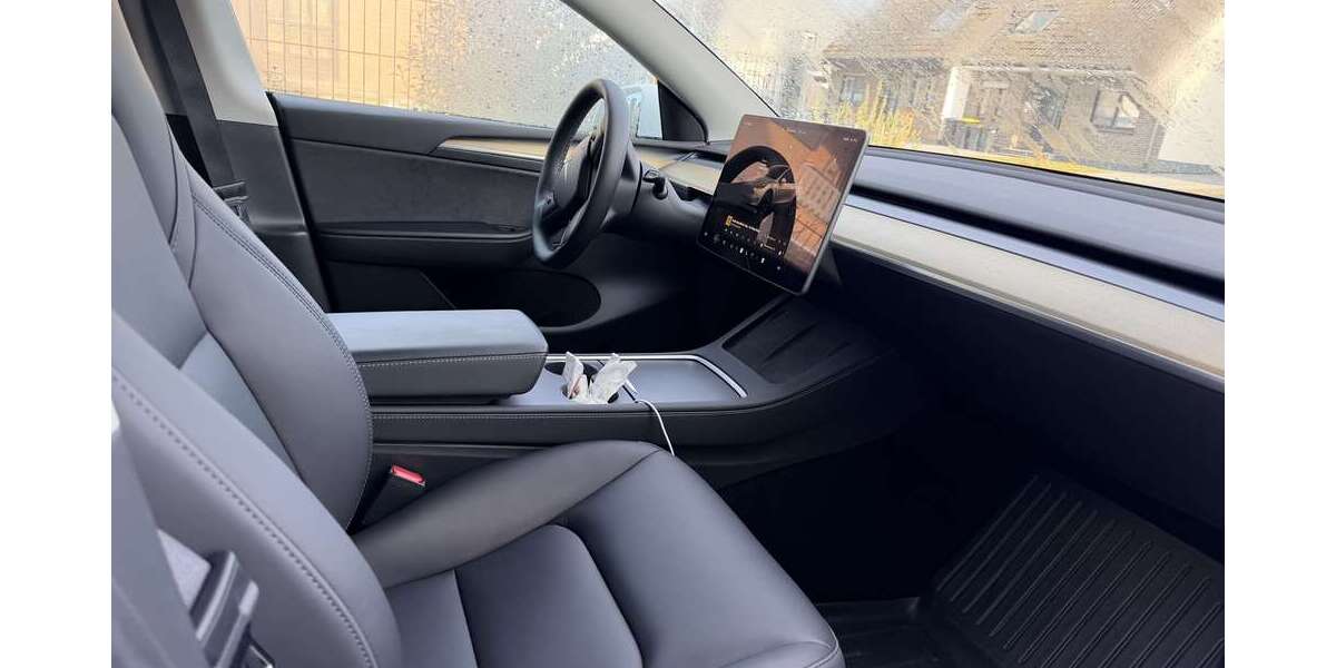 Tesla Model Y 39.695 km 29.999 &euro; Euskirchen 53881