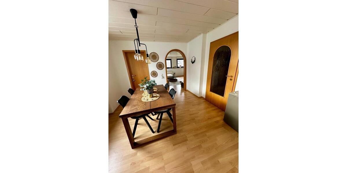Dachgeschoßwohnung Wachtberg - 4 Zimmer, 106 m&sup2;, 1.085&euro; | Angebot:26030192