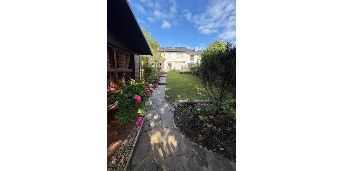 Reihenhaus Bonn Beuel-Mitte - 4 Zimmer, 98 m&sup2;, 1.650&euro; | Angebot:24428549